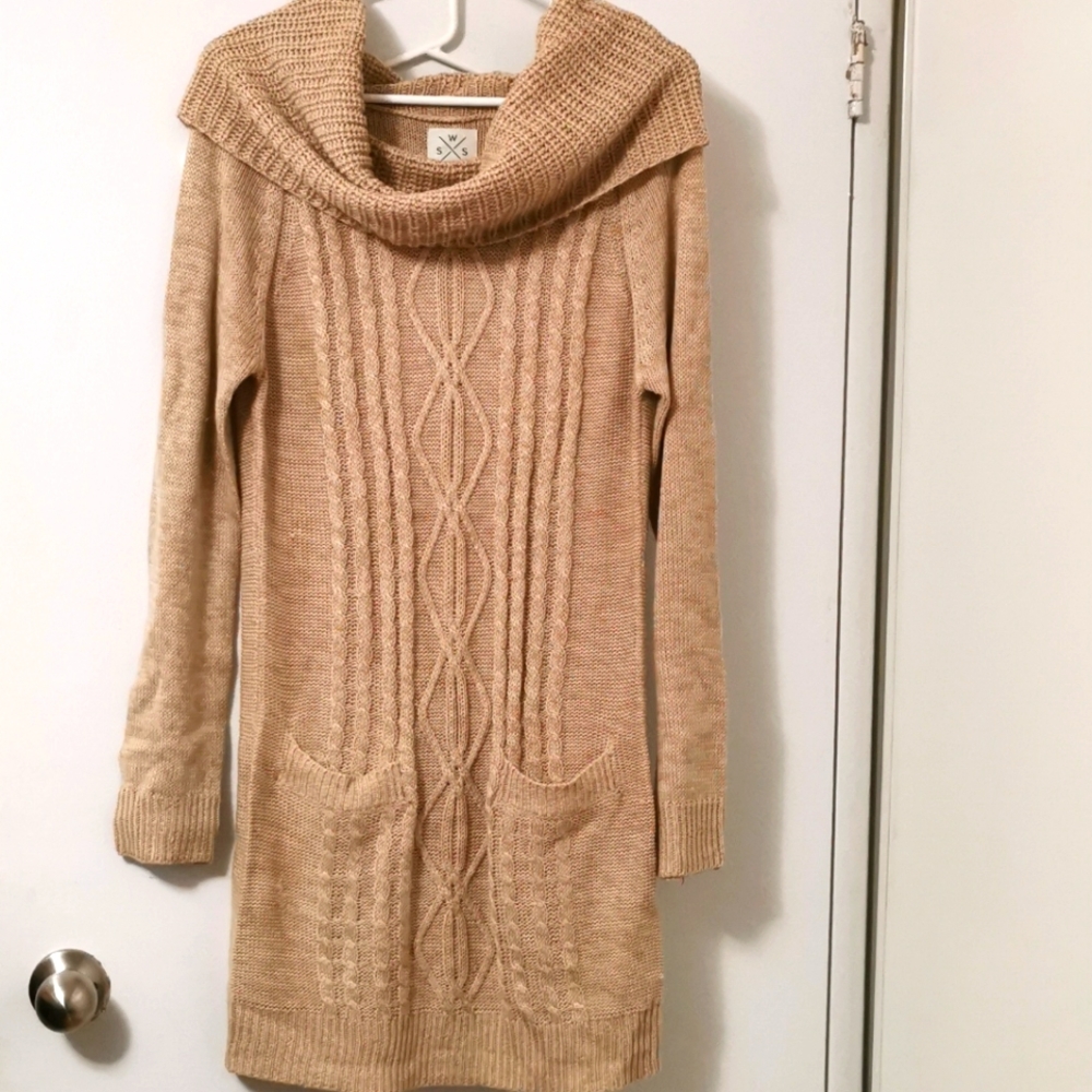 Three quarter length sweater large in size new.